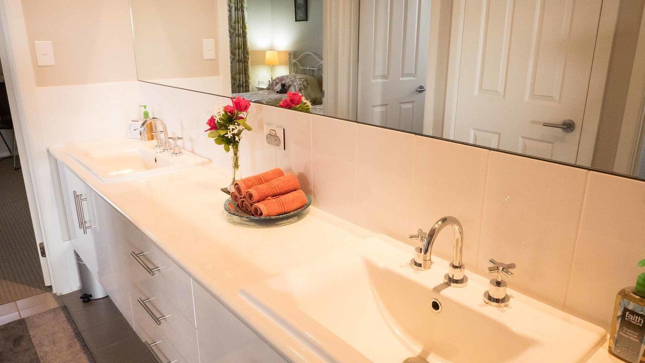 والارو Rezare House Bed & Breakfast المظهر الخارجي الصورة